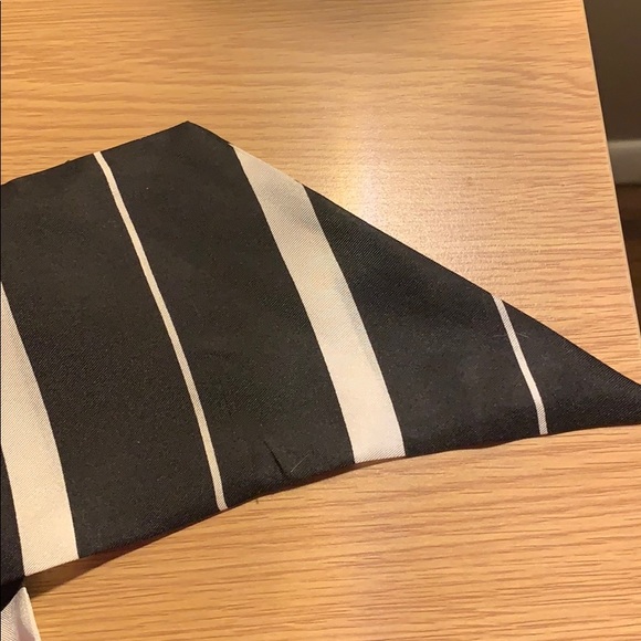 Black and white silk scarf - Picture 4 of 4